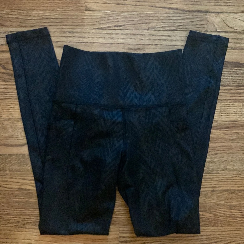 ATHLETA salutation stash 7/8 legging